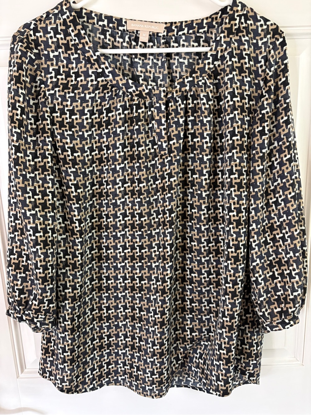 Banana Republic Black and Cream Geometric Print 3/4 Sleeve blouse